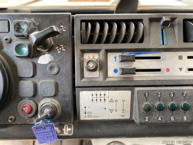 Spezial-LKW UNIMOG 427/21 Schienenreiniger