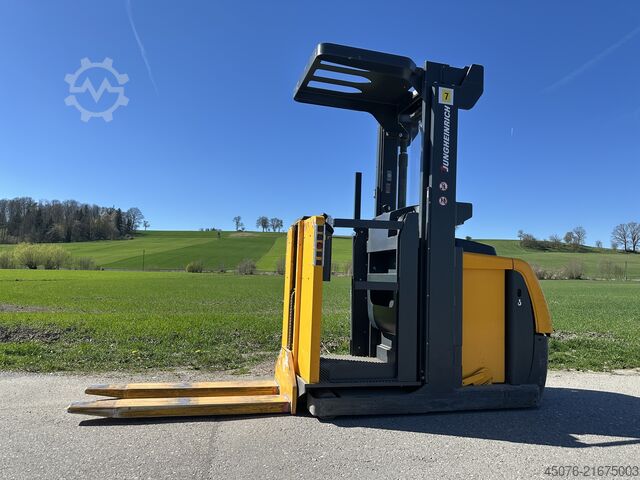 Jungheinrich Vertikal-Kommissionierer Jungheinrich EKS 110