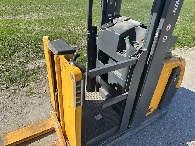 Jungheinrich Vertikal-Kommissionierer Jungheinrich EKS 110