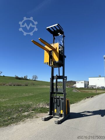 Jungheinrich Vertikal-Kommissionierer Jungheinrich EKS 110