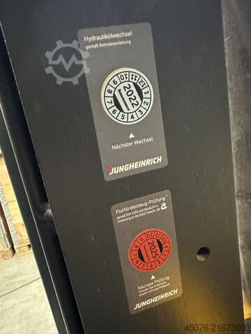 Jungheinrich Vertikal-Kommissionierer Jungheinrich EKS 110