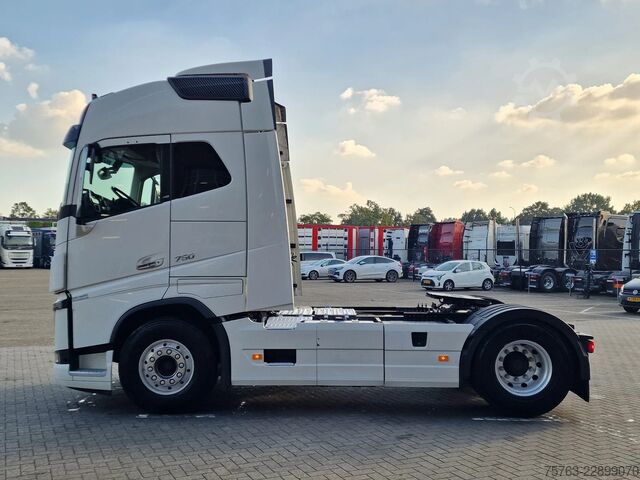 Standard-SZM Volvo FH 16.750 Globetrotter 4x2 - Retarder - I parkc...