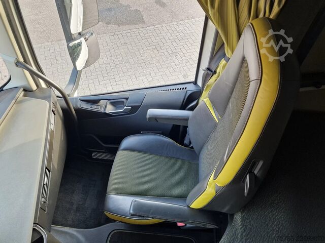 Standard-SZM Volvo FH 16.750 Globetrotter 4x2 - Retarder - I parkc...