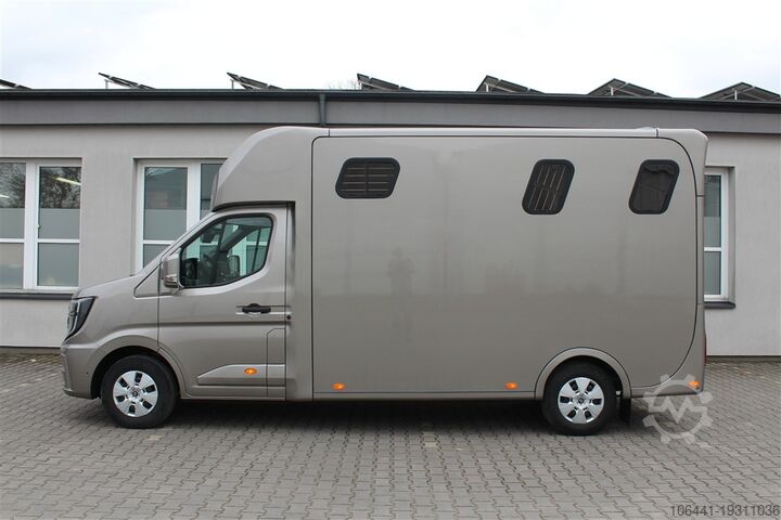 Cattle truck Renault Master Pferdetransporter Neues Modell
