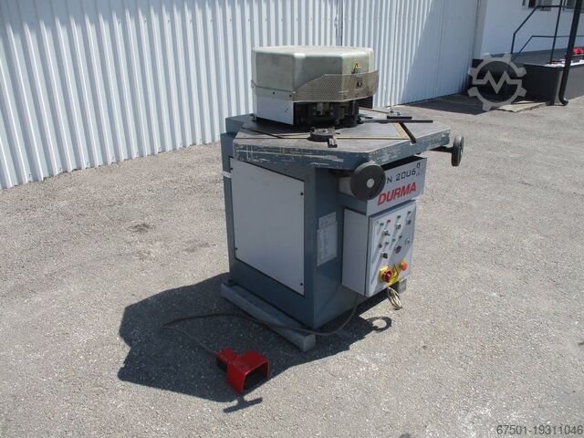 Ausklinkmaschine DURMA VN 2006 (3218)