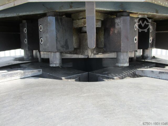 Ausklinkmaschine DURMA VN 2006 (3218)