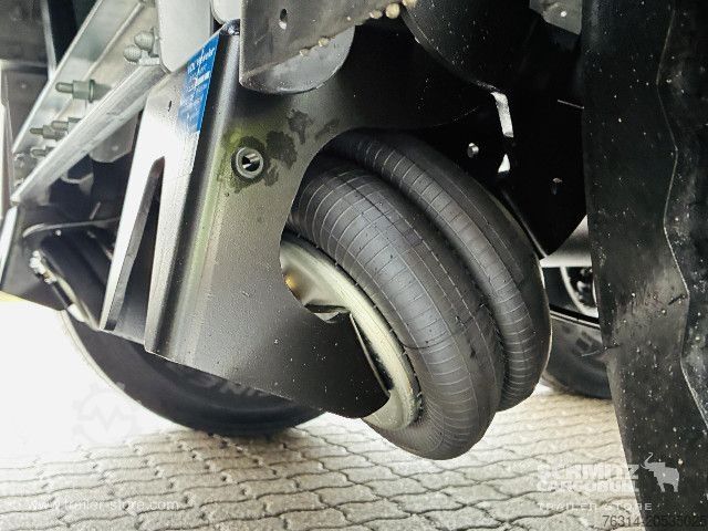 Auflieger mit Pritsche & Plane Schmitz Cargobull Curtainsider Standard Getränke