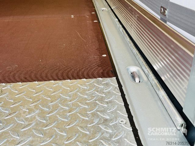 Auflieger mit Pritsche & Plane Schmitz Cargobull Curtainsider Standard Getränke