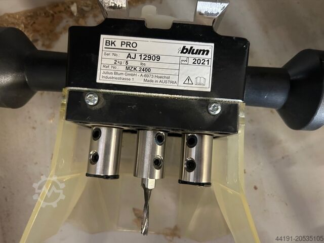 Drilling and fitting inserting machine Blum MINIPRESS top