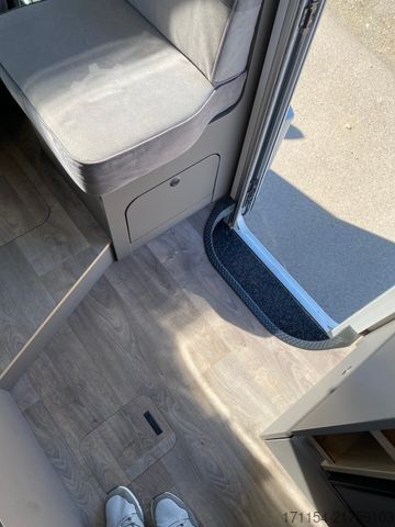 Teilintegriertes Wohnmobil LMC Tourer  H 730 G  ,Hubbett, Navi,Wintertauglich