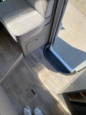 Teilintegriertes Wohnmobil LMC Tourer  H 730 G  ,Hubbett, Navi,Wintertauglich