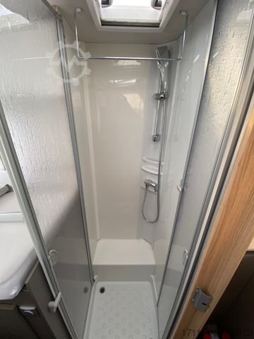 Teilintegriertes Wohnmobil LMC Tourer  H 730 G  ,Hubbett, Navi,Wintertauglich