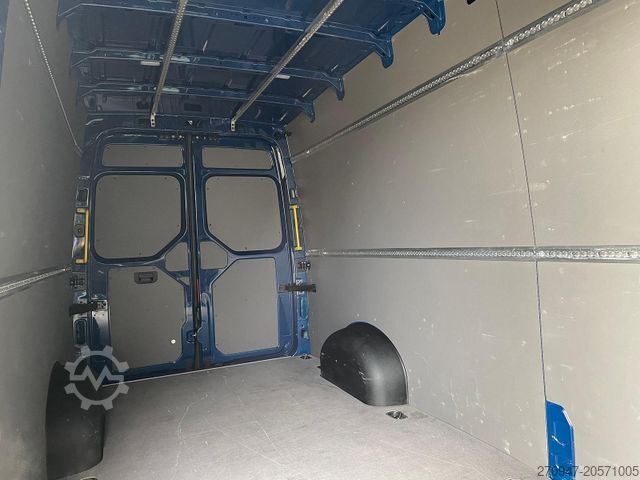 High top van VOLKSWAGEN Crafter Kasten 35 L4H3 NAVI PDC DAB KAMERA MFL