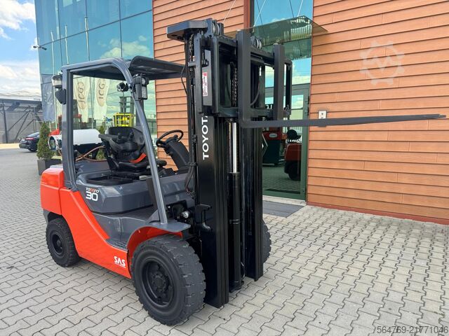 Forklift Toyota 06-8FGF30 / Triplex / 2021 year