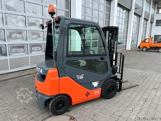 Gabelstapler Toyota 02-8FDF15 / Triplex: 4.30m / nur 321h! / SS