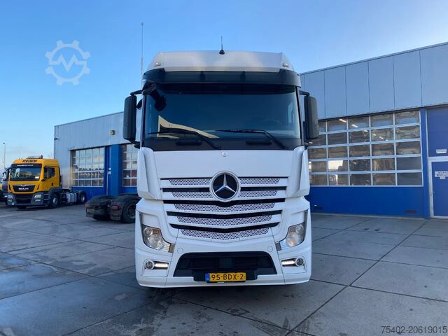 Standard tractor Mercedes-Benz Actros 1842 Big space / Automatic