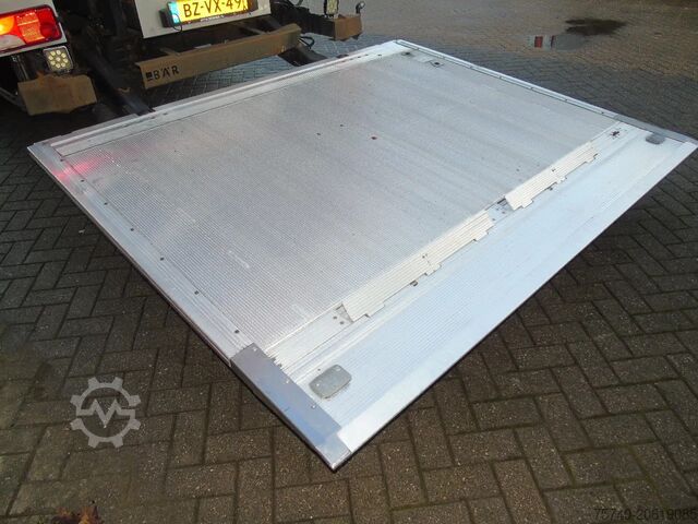 Refrigerated/frozen transport Scania P230 + carrier supra 950 + euro 5 + lift