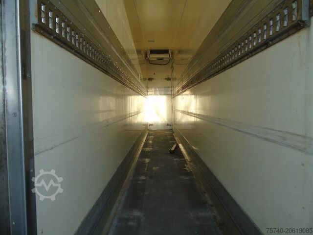 Refrigerated/frozen transport Scania P230 + carrier supra 950 + euro 5 + lift