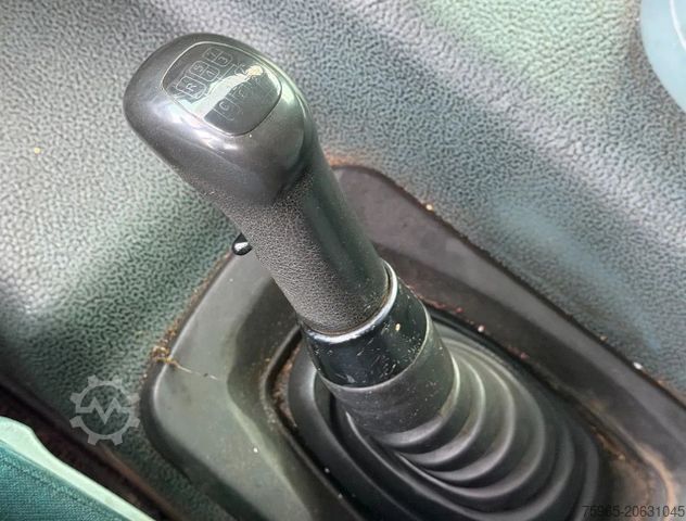 LKW mit Kofferaufbau DAF CF 65.250 EURO 3 MANUAL GEARBOX LAMBOO ISOLATED