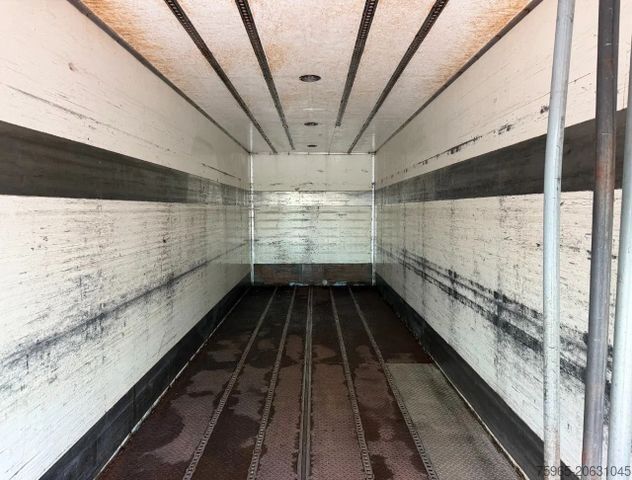 LKW mit Kofferaufbau DAF CF 65.250 EURO 3 MANUAL GEARBOX LAMBOO ISOLATED