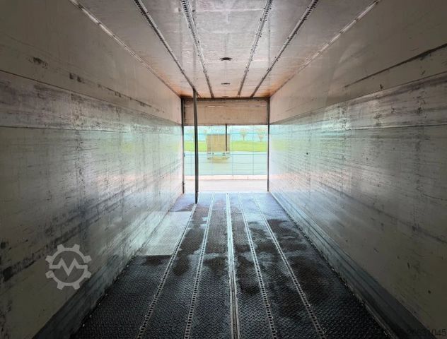 LKW mit Kofferaufbau DAF CF 65.250 EURO 3 MANUAL GEARBOX LAMBOO ISOLATED