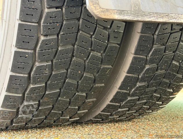 LKW mit Kofferaufbau DAF CF 65.250 EURO 3 MANUAL GEARBOX LAMBOO ISOLATED