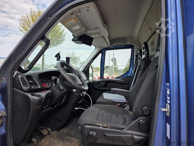 Box van IVECO 72-210 KJoffer mit Ladebordwand,AHK, Blatt/ Luft