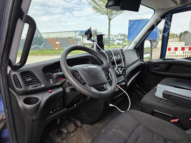 Box van IVECO 72-210 KJoffer mit Ladebordwand,AHK, Blatt/ Luft
