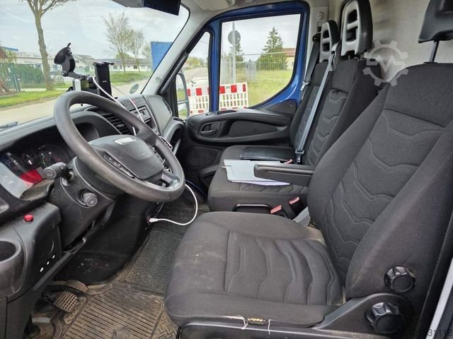 Box van IVECO 72-210 KJoffer mit Ladebordwand,AHK, Blatt/ Luft