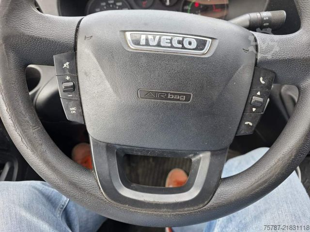 Box van IVECO 72-210 KJoffer mit Ladebordwand,AHK, Blatt/ Luft