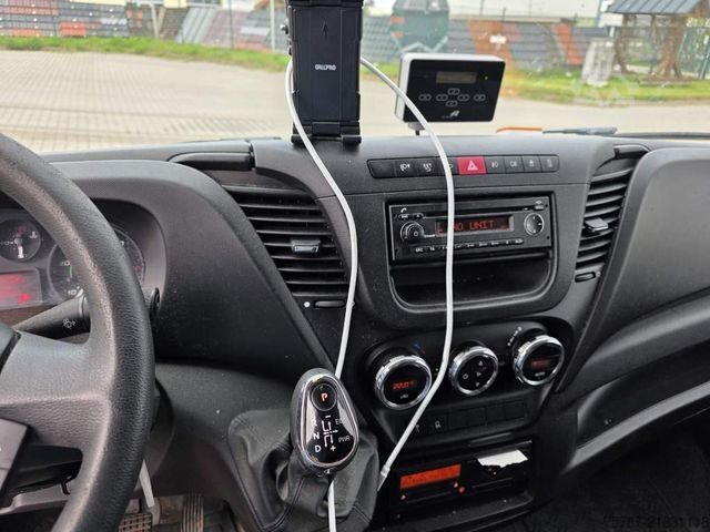 Box van IVECO 72-210 KJoffer mit Ladebordwand,AHK, Blatt/ Luft