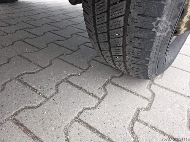 Box van IVECO 72-210 KJoffer mit Ladebordwand,AHK, Blatt/ Luft