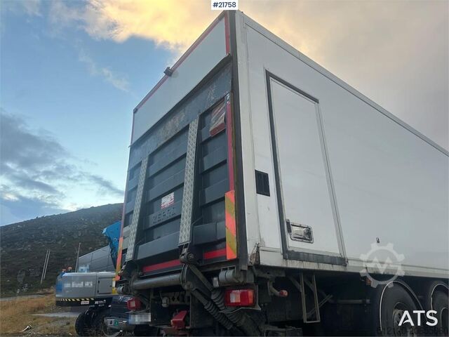 Refrigerated/freezer transport Volvo FM450 box truck 6x2 w/ full side opening, 2 zone u