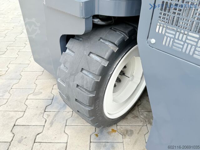 Four-way forklift Combilift CB3000 / TRIPLEX 4900MM / FREE LIFT