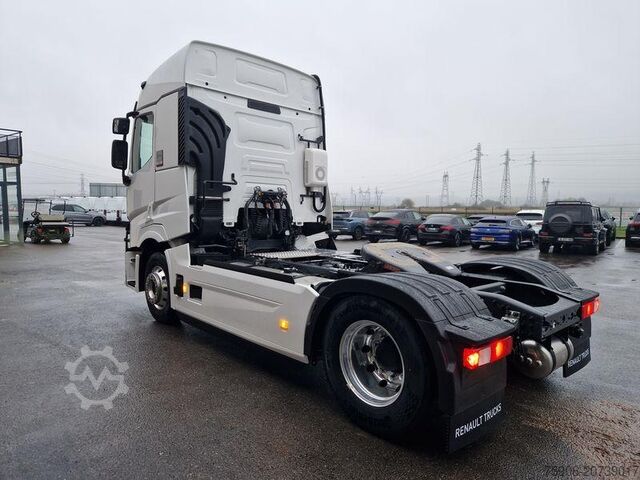 Standard tractor unit Renault T-Series
