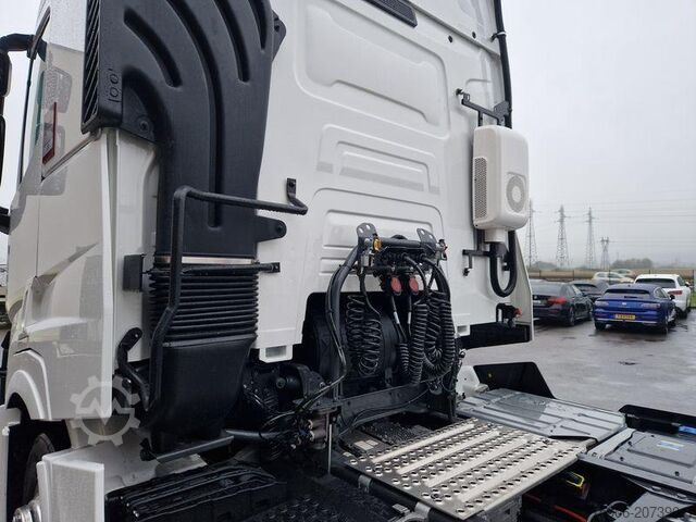 Standard tractor unit Renault T-Series