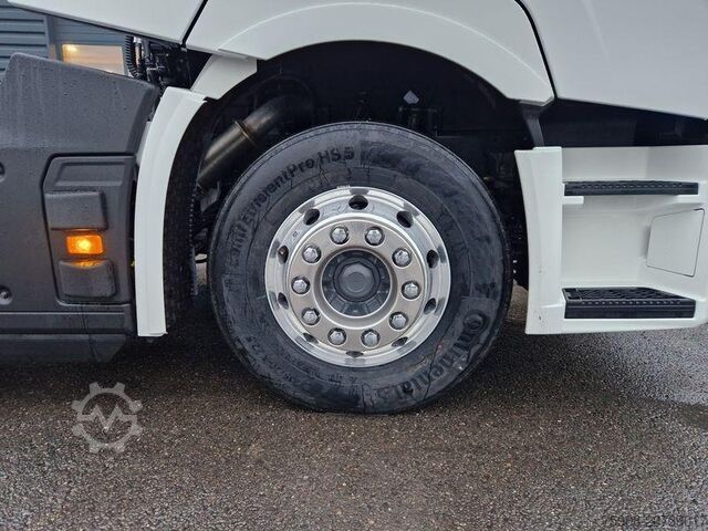 Standard tractor unit Renault T-Series