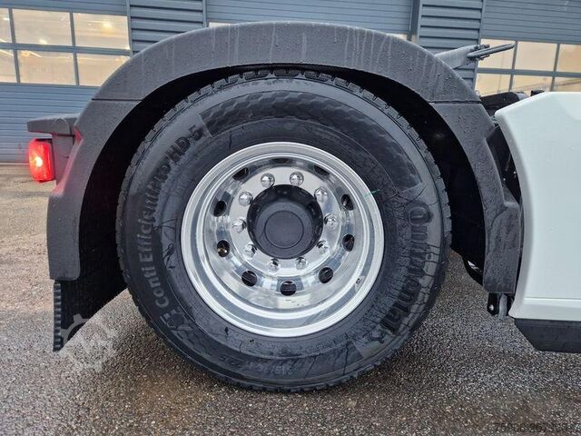 Standard tractor unit Renault T-Series