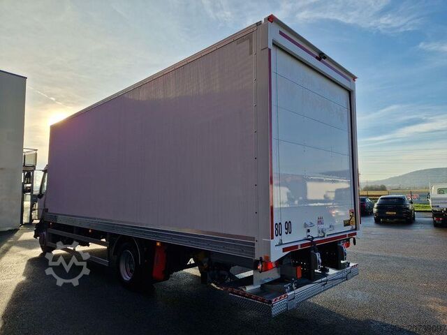 Box truck Renault D-Series