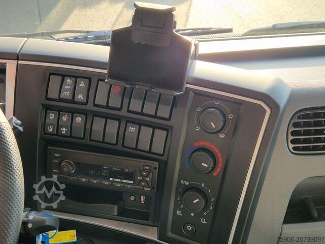 Box truck Renault D-Series