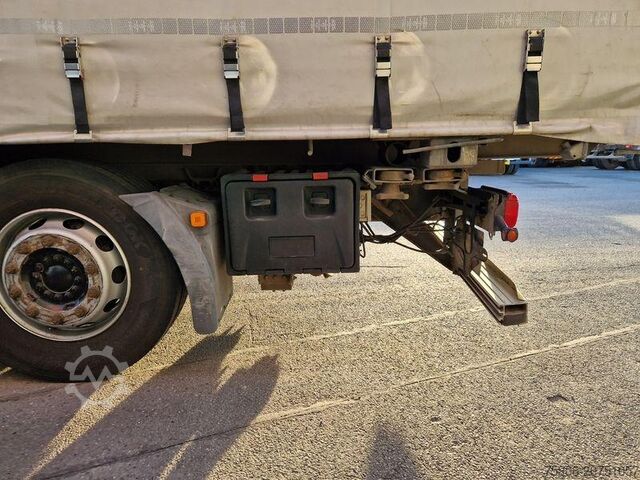 Wechselkoffer-Sattelauflieger MAN TGX