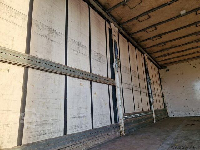 Wechselkoffer-Sattelauflieger MAN TGX