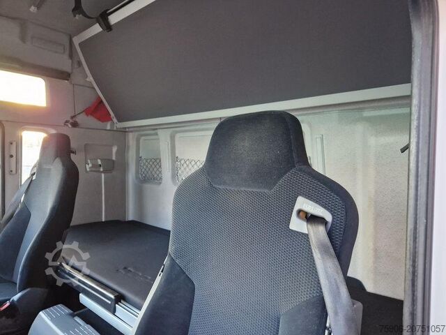 Wechselkoffer-Sattelauflieger MAN TGX