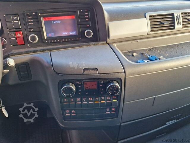 Wechselkoffer-Sattelauflieger MAN TGX