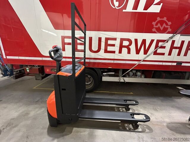 Electric Pallet Truck Cesab P216