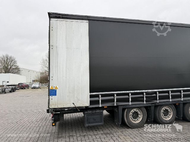 Auflieger mit Pritsche & Plane Schmitz Cargobull Curtainsider Mega Getränke