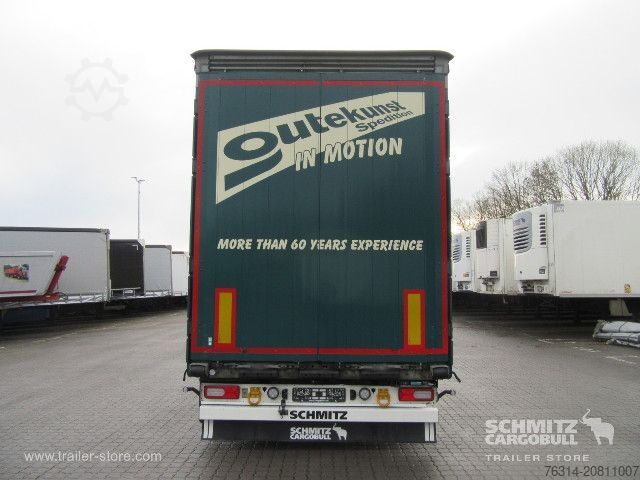 Auflieger mit Pritsche & Plane Schmitz Cargobull Curtainsider Mega Getränke