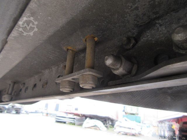 Auflieger mit Pritsche & Plane Schmitz Cargobull Curtainsider Mega Getränke