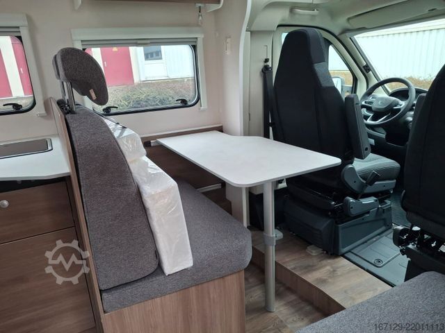 Semi-integrated camper CARADO T338 S /MJ26 /Markise /Fahrradträger /5Personen