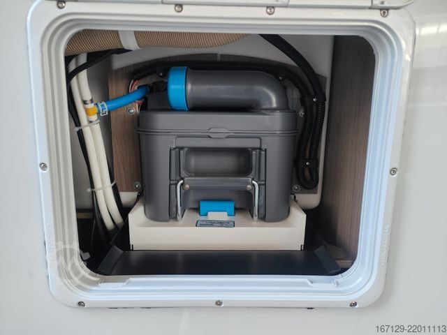 Semi-integrated camper CARADO T338 S /MJ26 /Markise /Fahrradträger /5Personen
